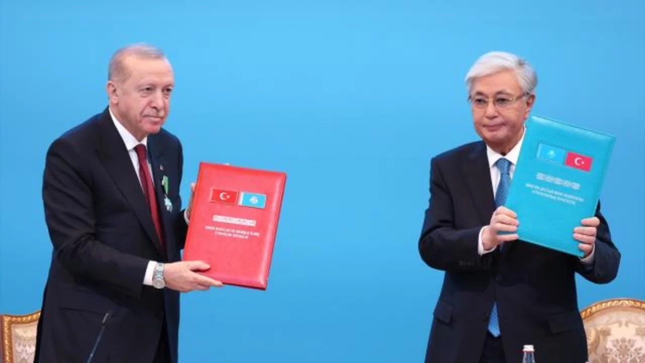 Cumhurbaşkanı Erdoğan'a Kazakistan'da devlet nişanı verildi