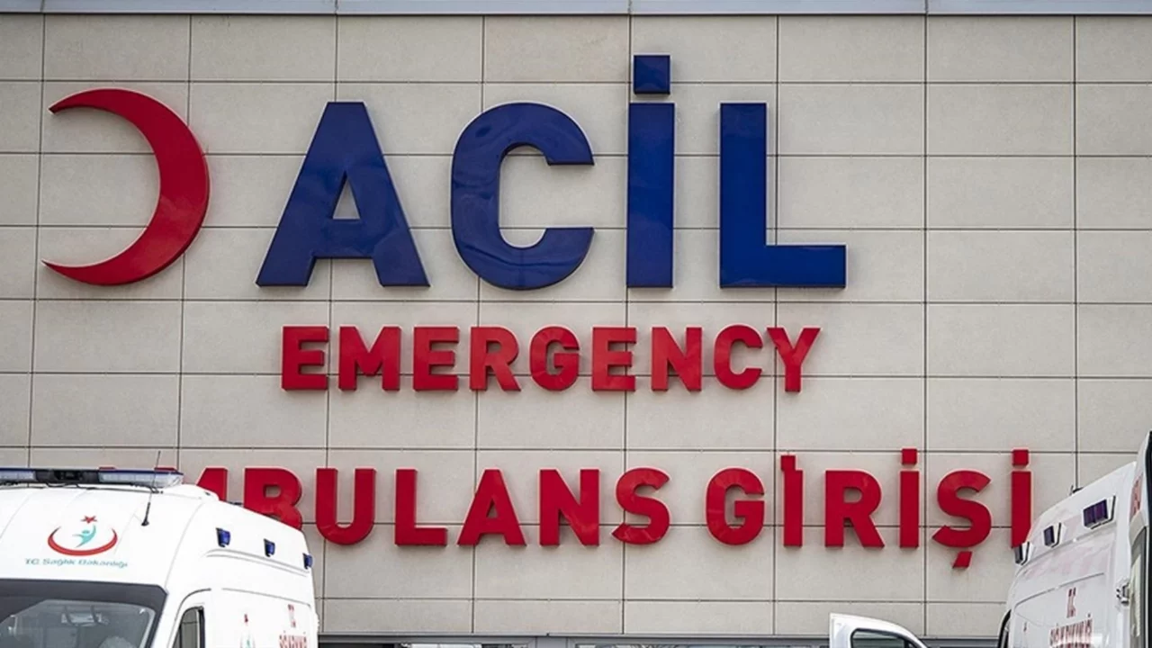 Manisa'da cezaevinin çatısı uçtu: 15 yaralı