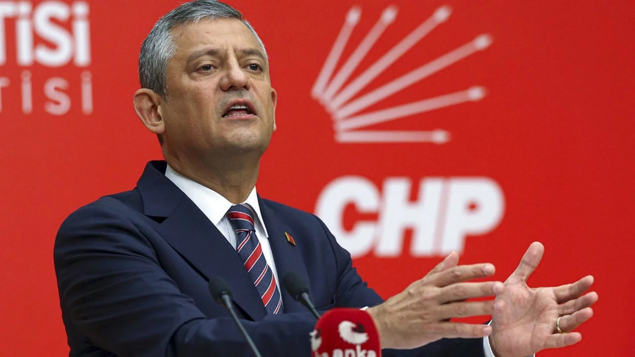 Özgür Özel'den "WhatsApp yazışması" açıklaması: Özkan Yalım'ın telefonu incelenmeli