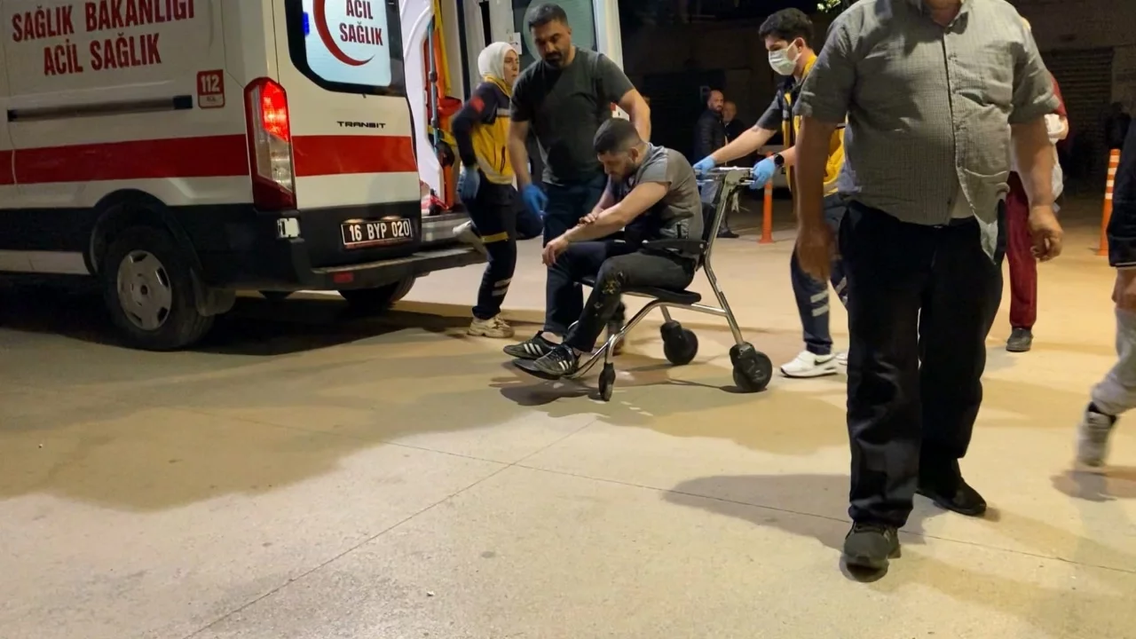 Bursa'da fenalaşan sürücü zincirleme kazaya neden oldu