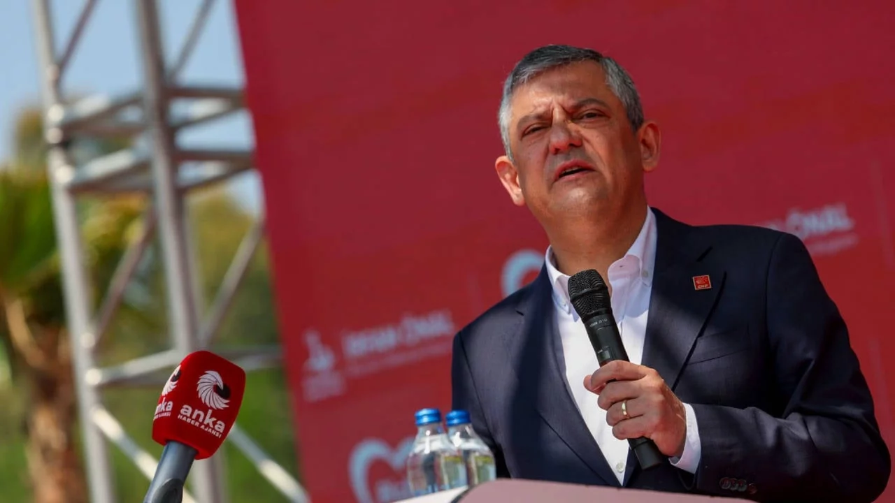 Özgür Özel'den Cumhurbaşkanı Erdoğan'a 'erken seçim' çağrısı