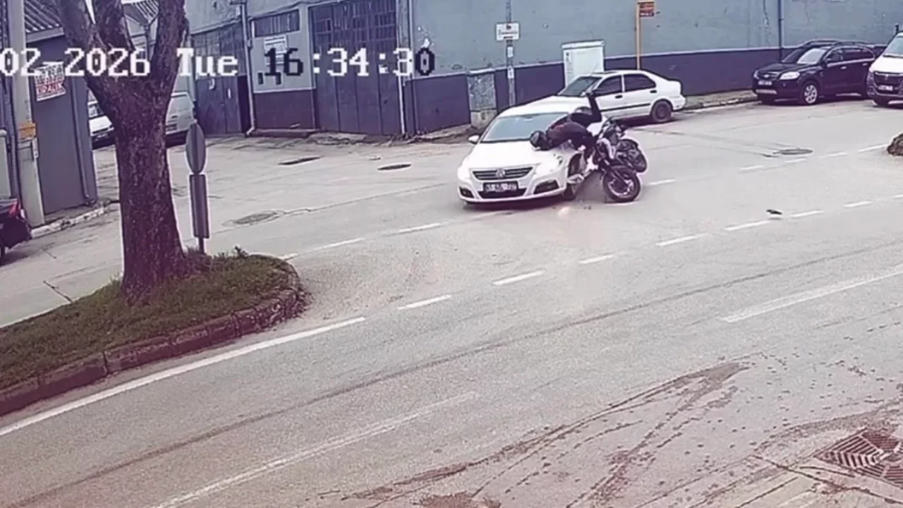 Bursa'da motosiklet kazası güvenlik kamerasında