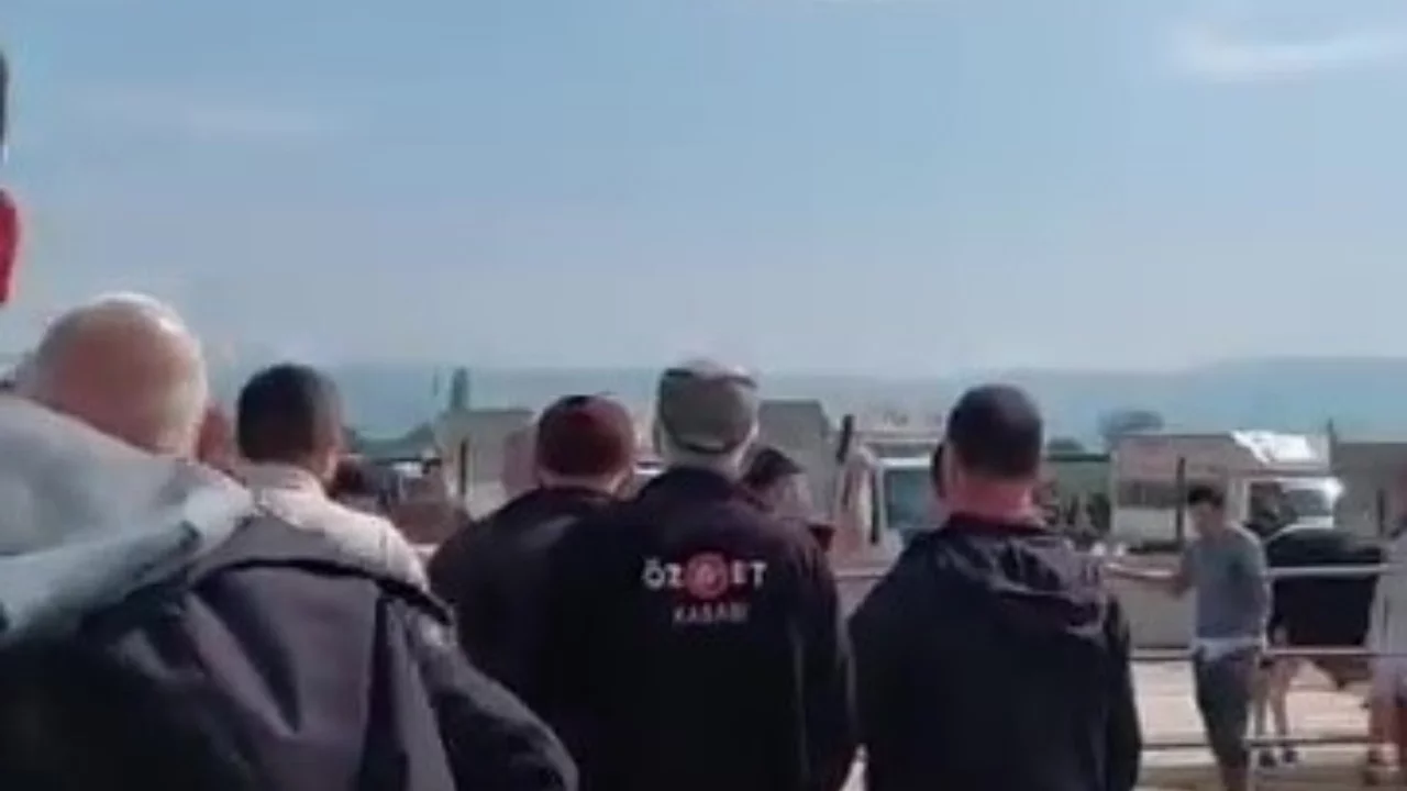 Bursa'daki kurban pazarında ortalık karıştı! Jandarma havaya ateş açtı, kadın astsubay araya girdi