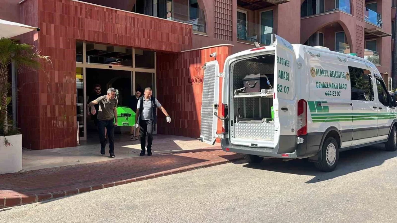 Yabancı uyruklu kadın otel odasında ölü bulundu