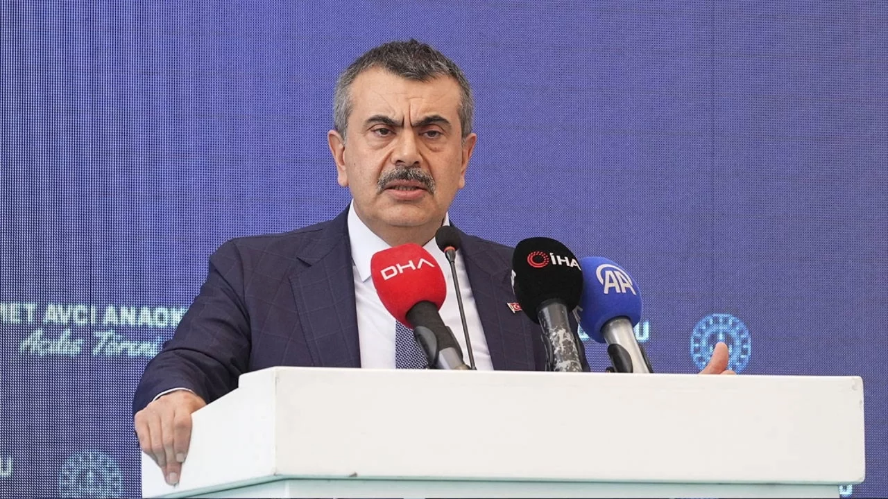 Eğitim-İş Başkanı Özbay: 969 okul yöneticisi BakanTekin'in konuşmasına 'plansızca' çağrıldı