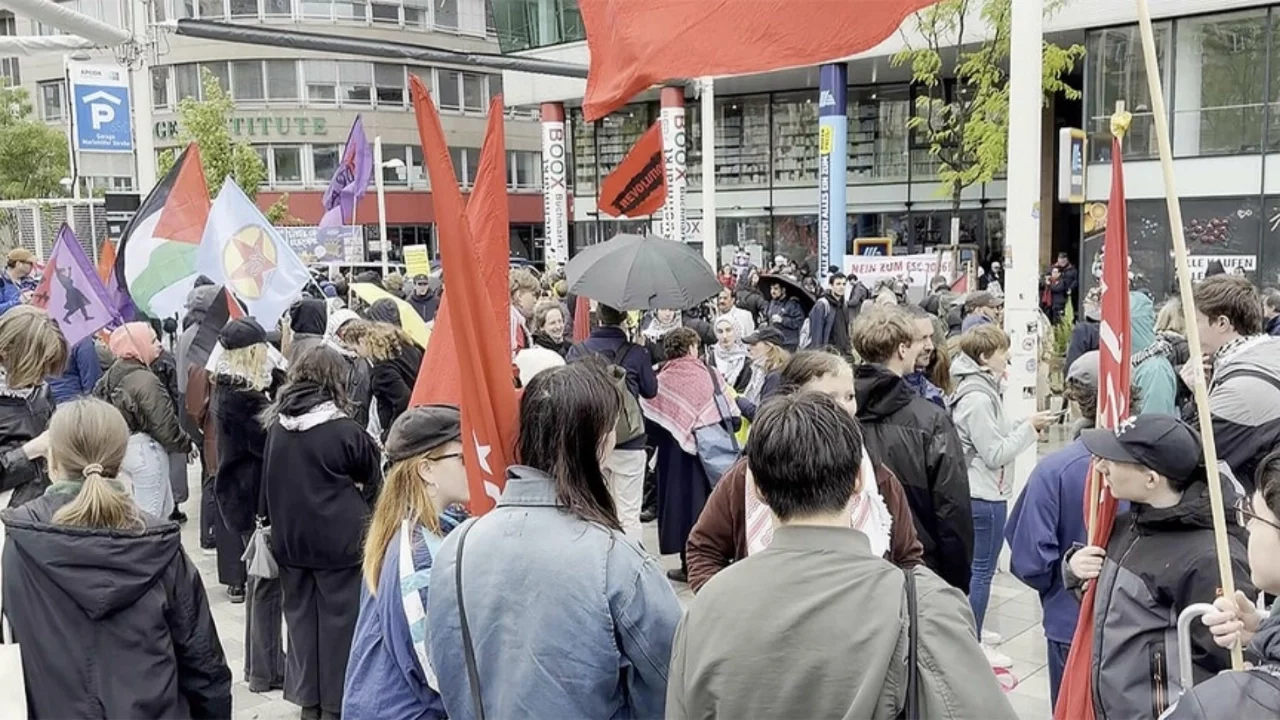 Viyana'da İsrail'in yarışmaya katılımı protesto edildi