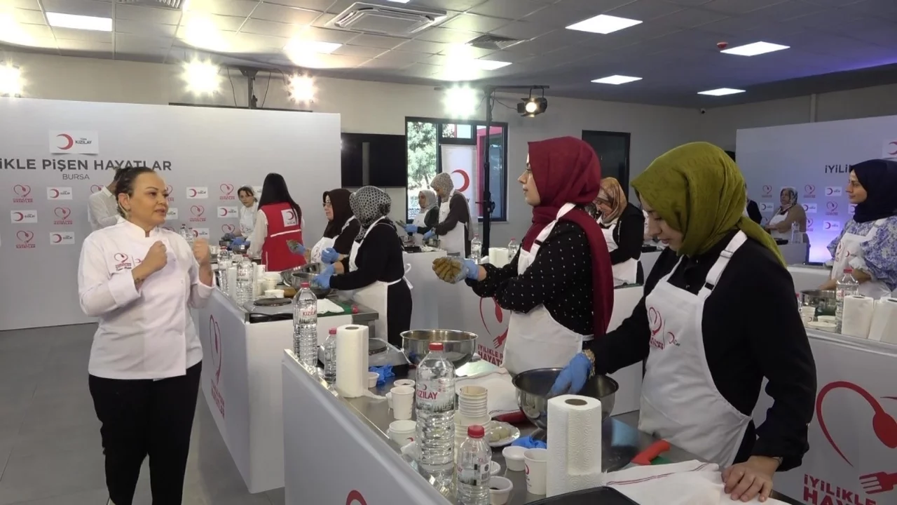 "Pişen Hayatlar" aşçılık atölyelerinin 8'incisini Bursa'da düzenledi