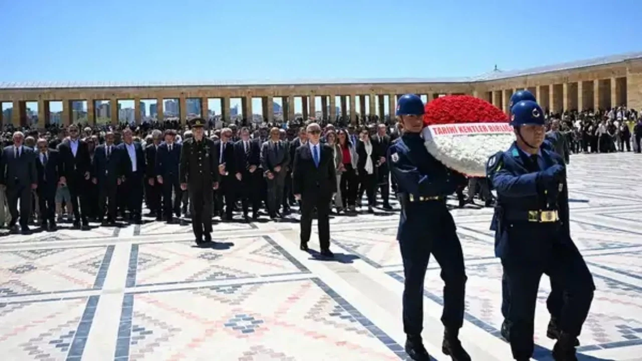Mansur Yavaş'tan seçim sonrası Anıtkabir ziyareti