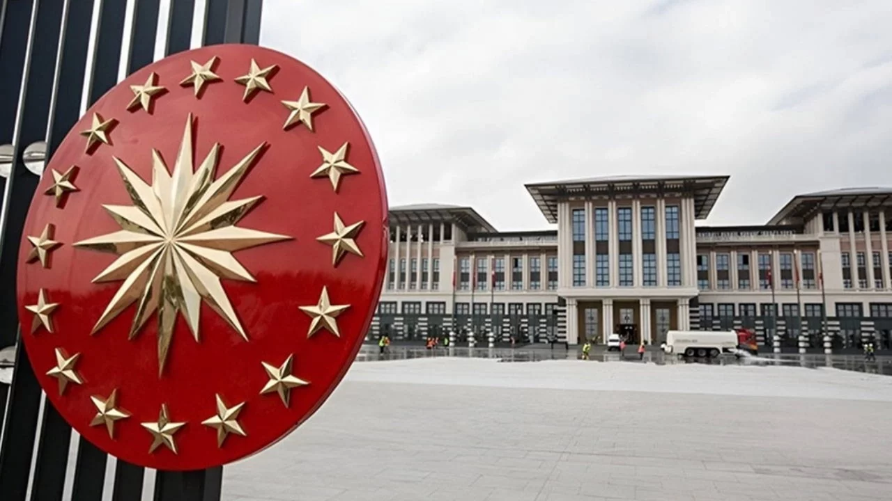 CHP'li Deniz Yavuzyılmaz'dan 'araç saltanatı' paylaşımı