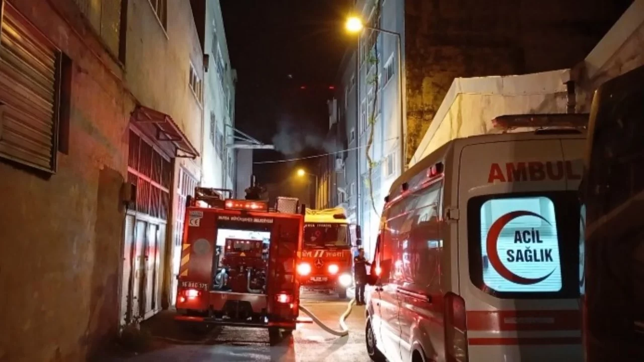 Bursa'da tekstil atölyesi alevlere teslim oldu