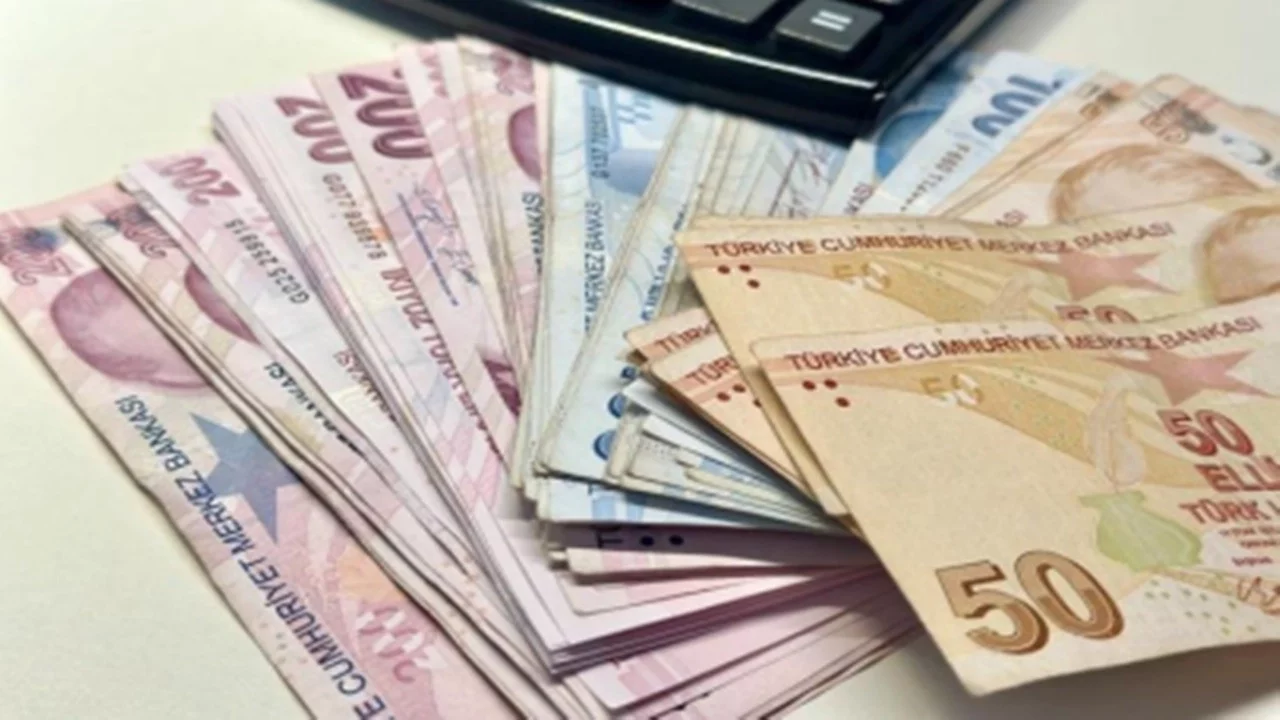 Emekli ikramiyesi ve maaş ödemeleri bugün hesaplara yatırılacak
