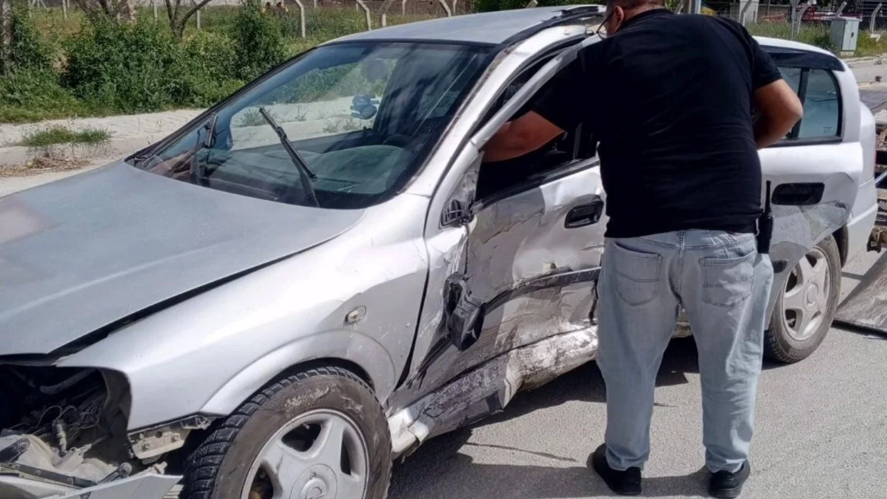 Konya'da iki otomobil çarpıştı: 5 kişi yaralandı