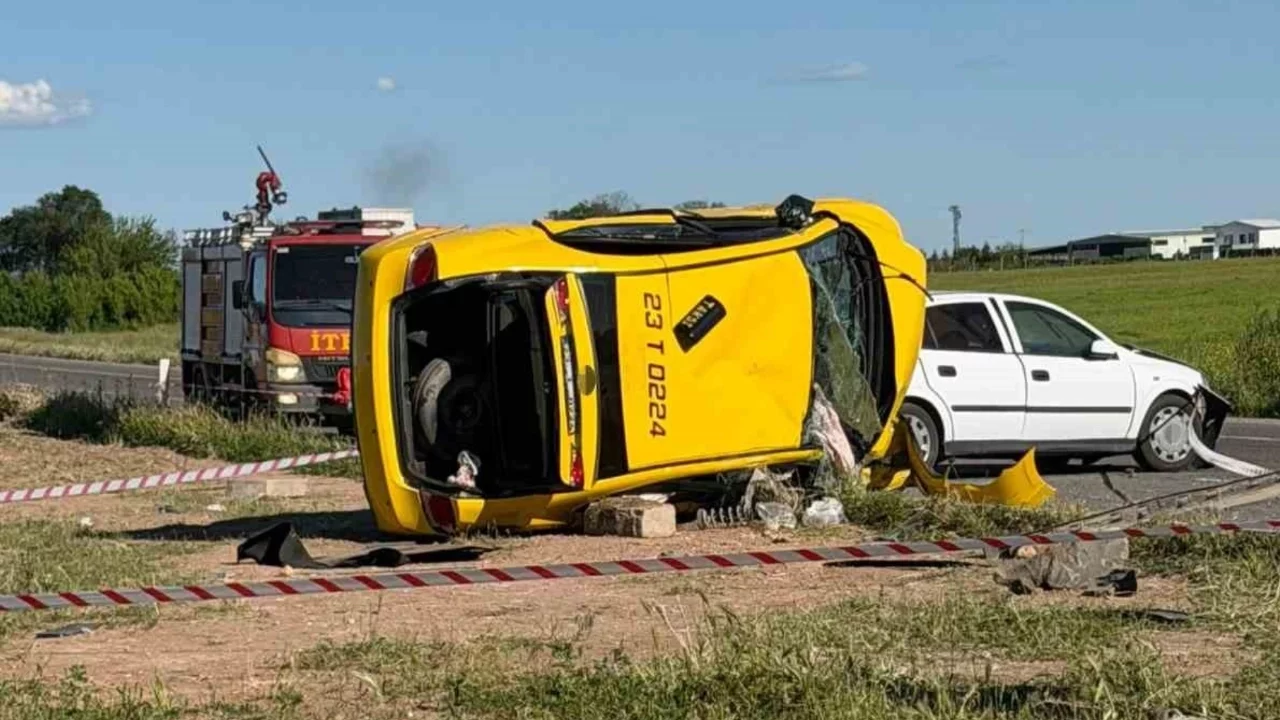 Diyarbakır'da iki otomobil çarpıştı: 6 kişi yaralandı