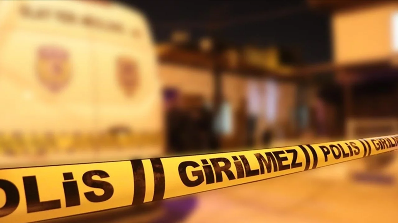 Adana'da kan donduran olay: Arkadaşını keserle öldürdü