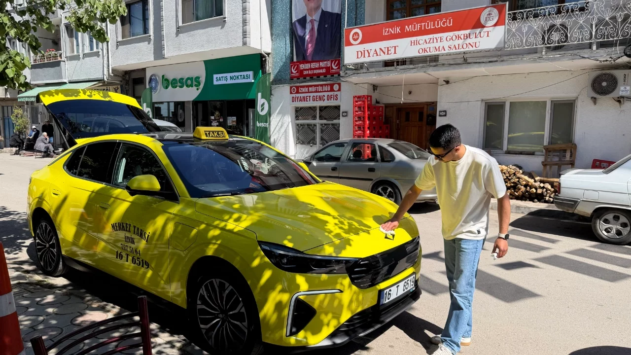 Bursa'da bir ilk! Togg T10F'i taksi yaptı, vatandaş fotoğraf yarışına girdi