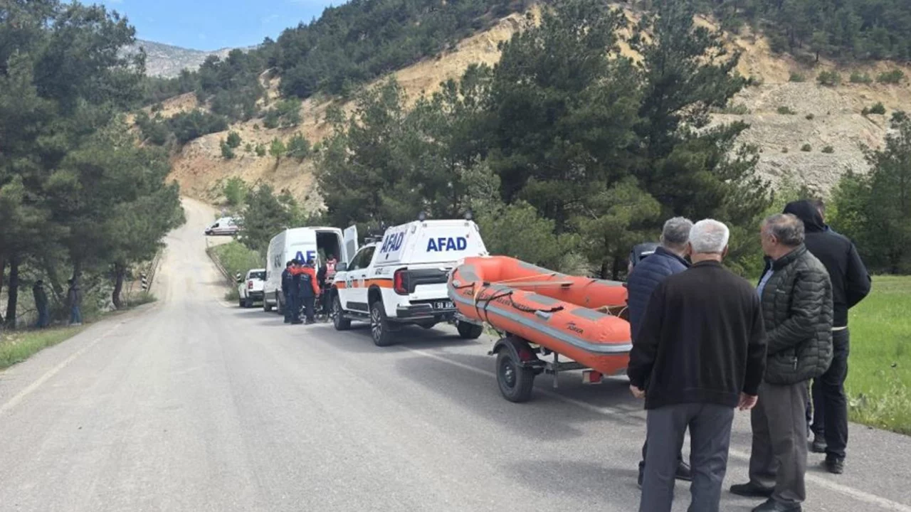 Sivas'ta feci olay: Kazanın şokuyla çaya atlayıp akıntıda kayboldu
