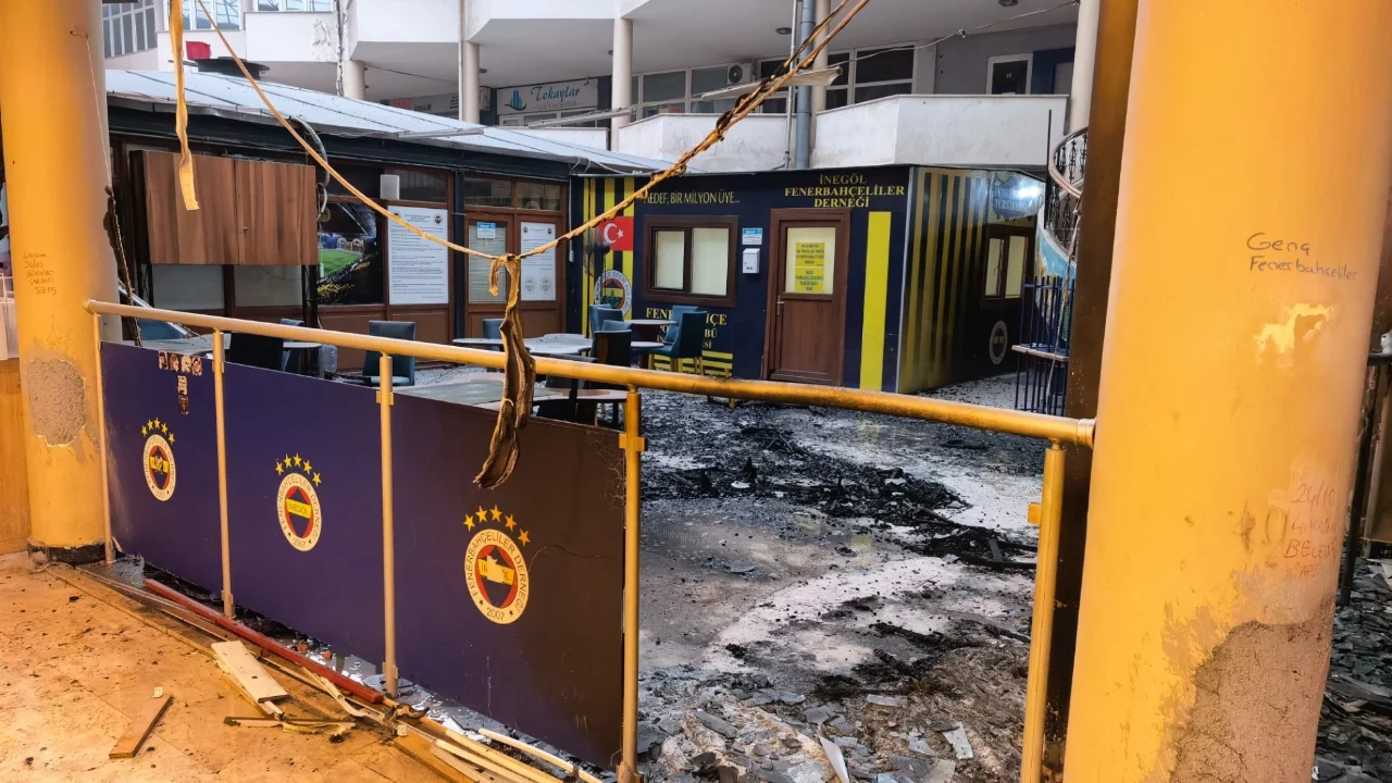 Bursa'da 2 çocuk Fenerbahçeliler Derneği'nde yangın çıkardı