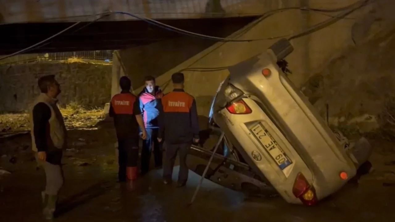 Osmaniye'de otomobil köprüden su kanalına uçtu: 3 kişi yaralandı