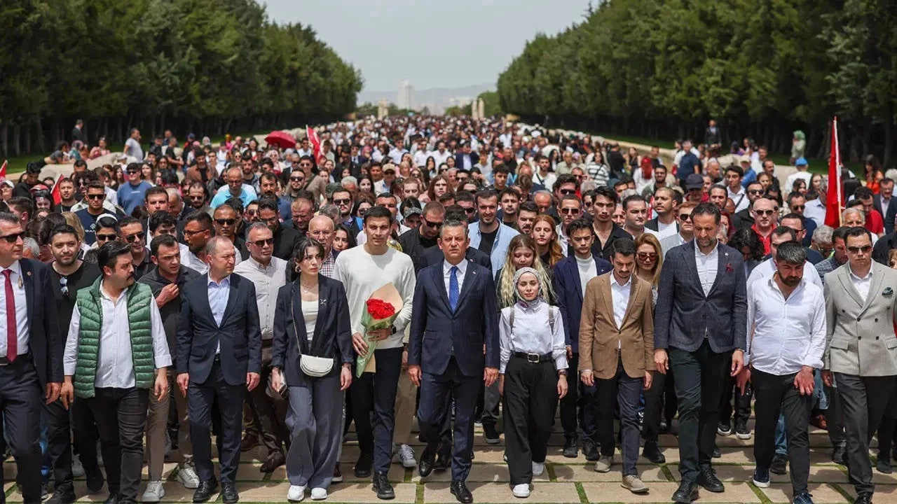 CHP Genel Başkanı Özel, gençlerle Anıtkabir'e yürüyecek