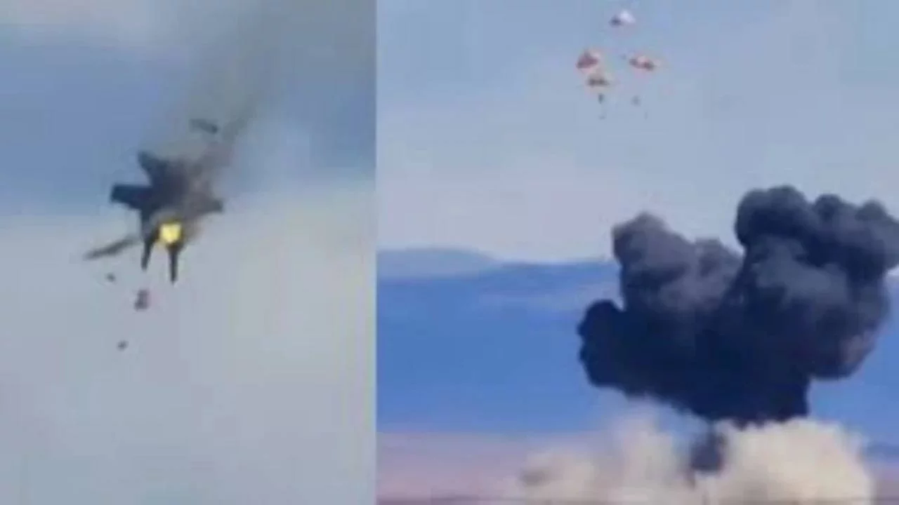 Gösteri uçuşu yapan 2 savaş uçağı havada çarpışarak düştü