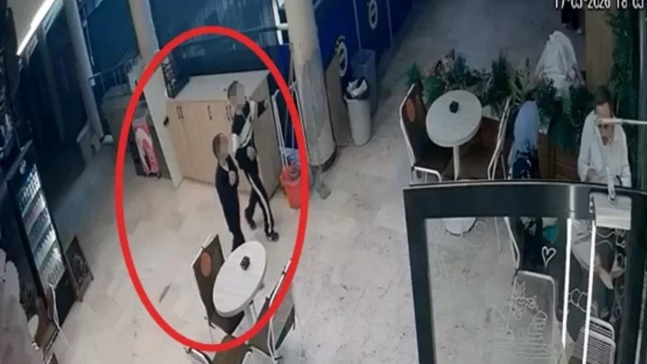 Bursa'da Fenerbahçeliler Derneği'ni kundaklayan çocuklar yakalandı