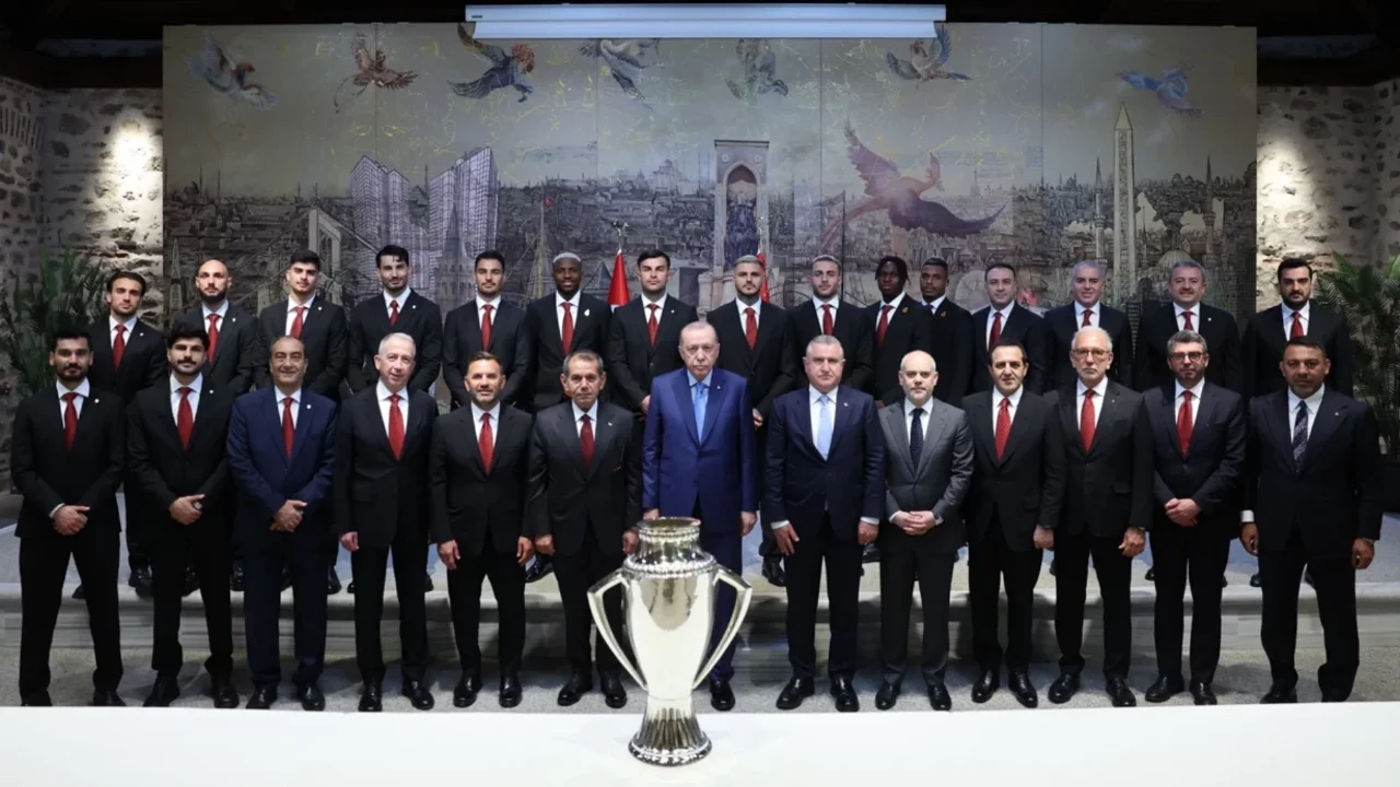 Cumhurbaşkanı Erdoğan Galatasaray Futbol Takımı'nı kabul etti