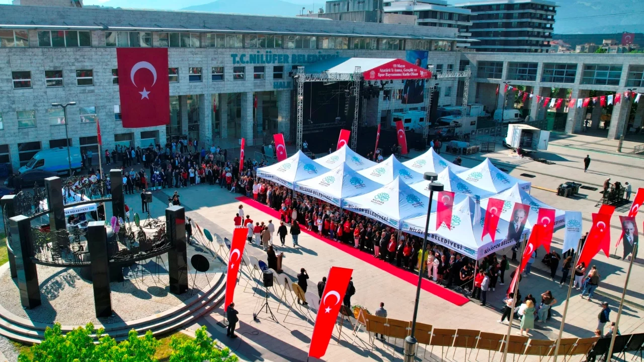Nilüfer'de 19 Mayıs kutlamaları Cumhuriyet Meydanı'nda başladı