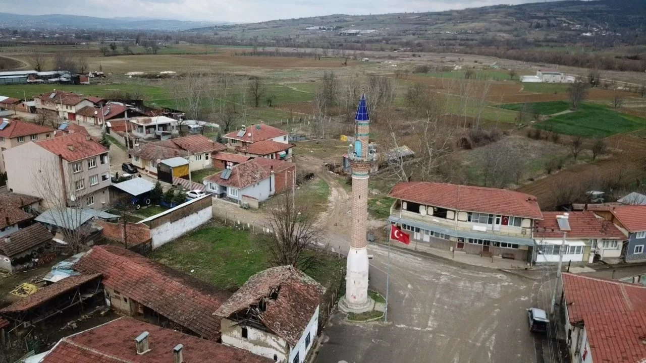 Bursa'da camisiz minare köyün sembolü oldu