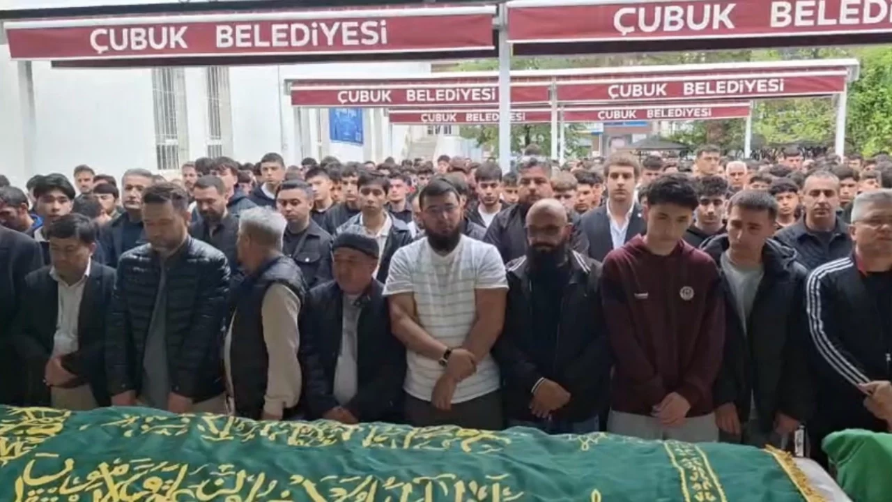 Motosiklet kazasında yaşamını yitiren genç futbolcu son yolculuğuna uğurlandı