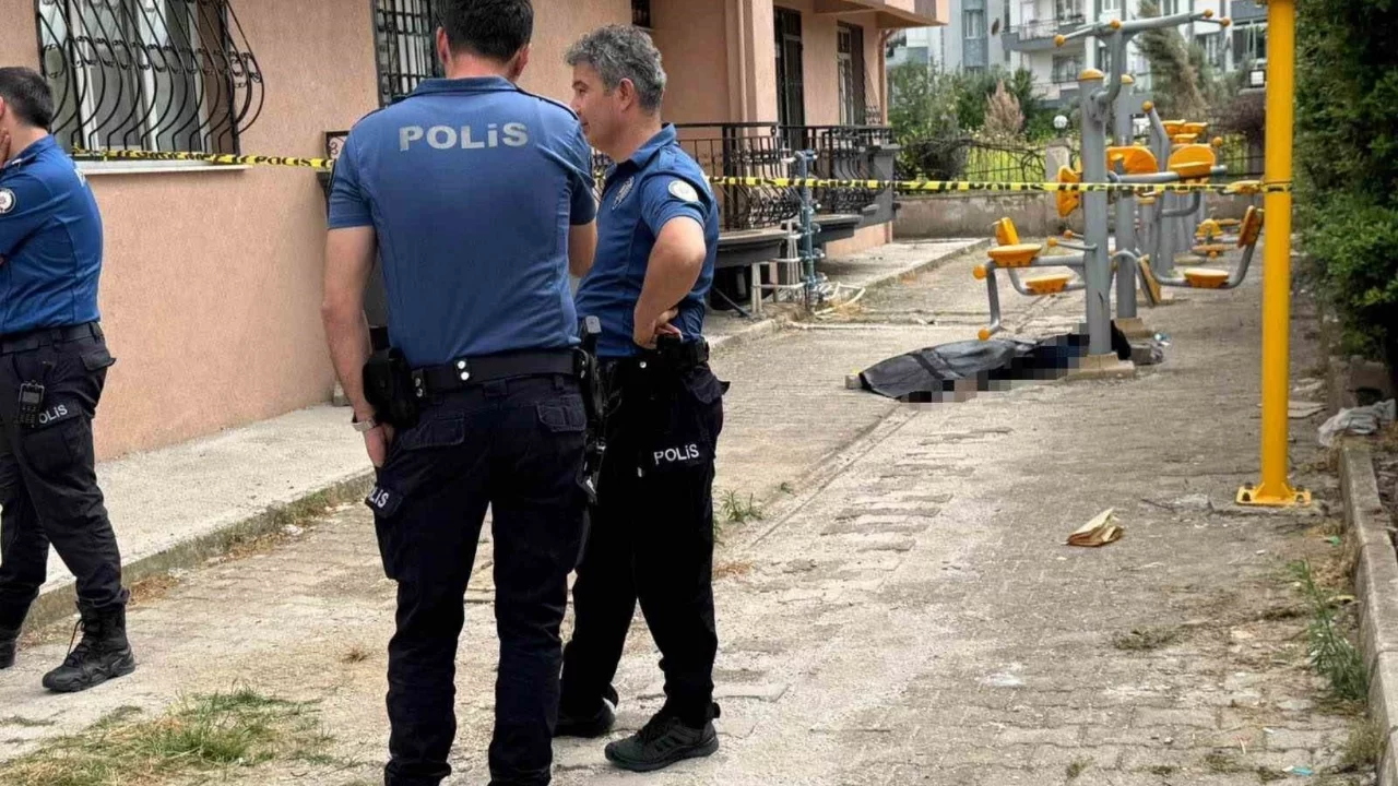 Cam silerken 4. kattan düşen adam hayatını kaybetti
