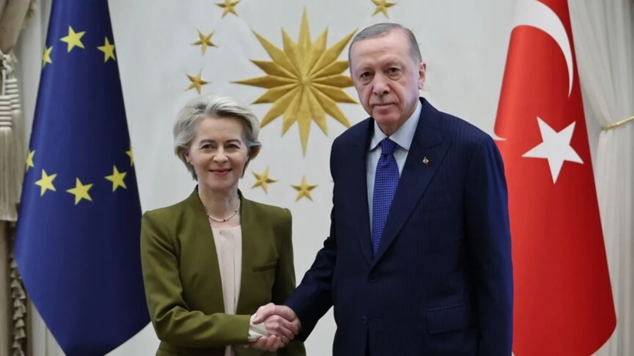 Cumhurbaşkanı Erdoğan, AB Komisyonu Başkanı ile telefonda görüştü