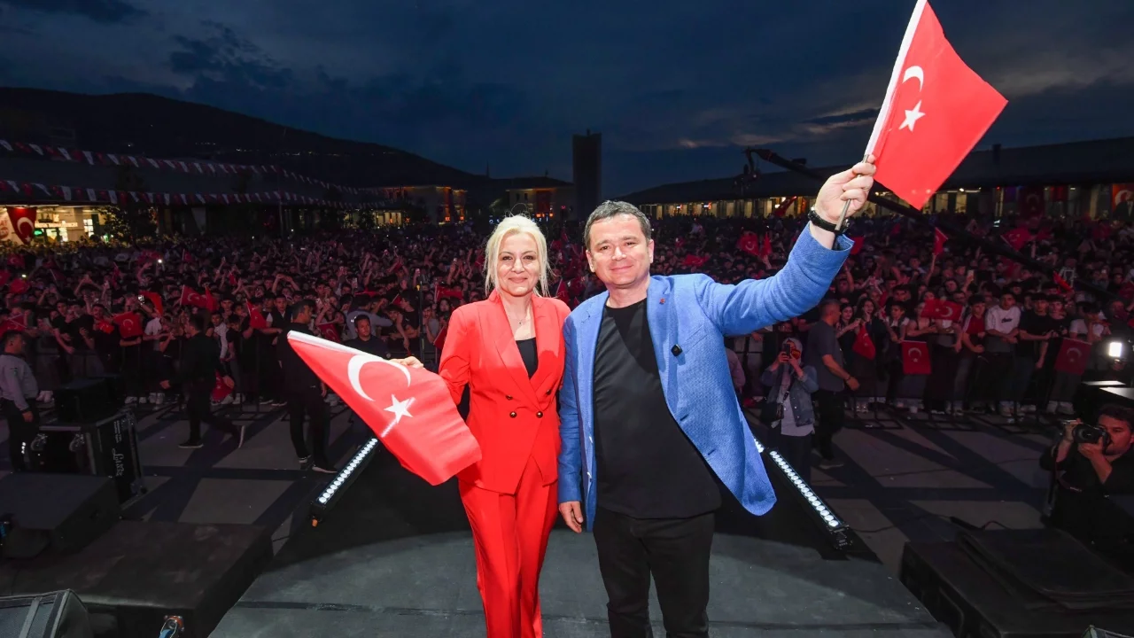 Bursa Osmangazi'de 25 bin genç 19 Mayıs coşkusunda buluştu