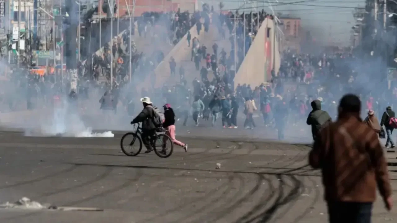 Bolivya'da protestoların önde gelen ismi hakkında tutuklama kararı