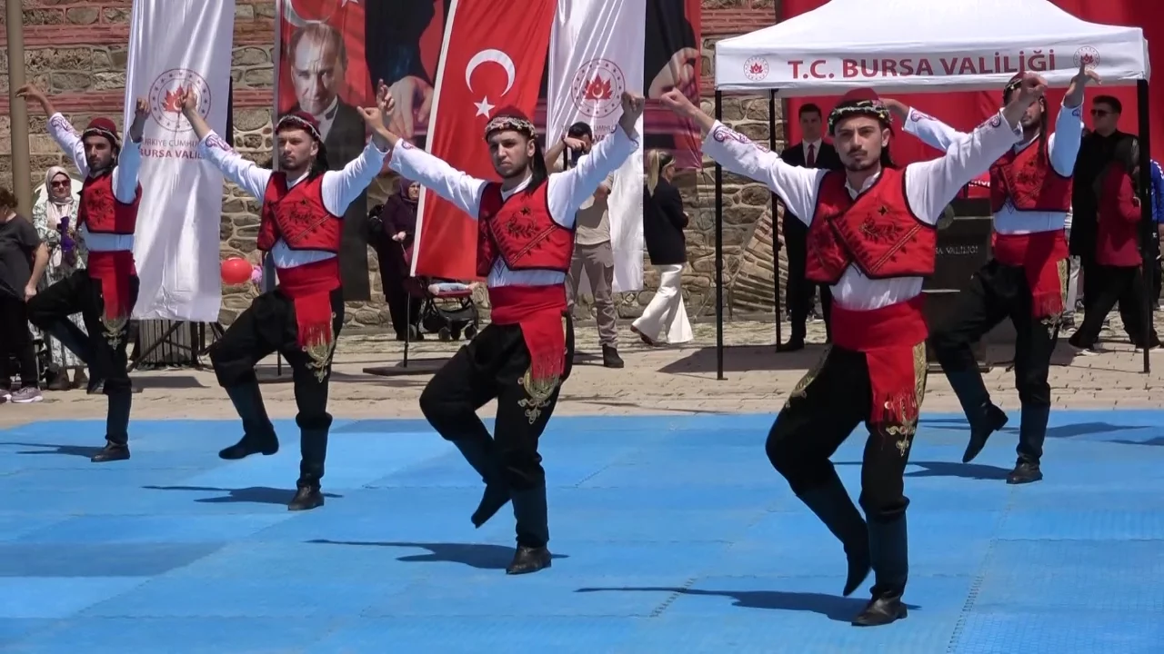 Bursa'da 19 Mayıs coşkusu! Meydanlar bayraklarla doldu