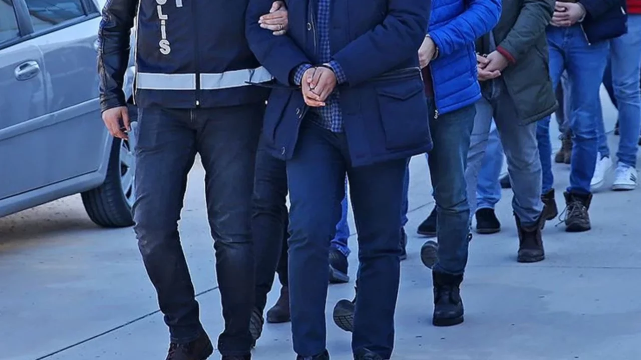 Başkentte "FETÖ" operasyonu: 3'ü görevde 4 kamu görevlisi için gözaltı kararı!