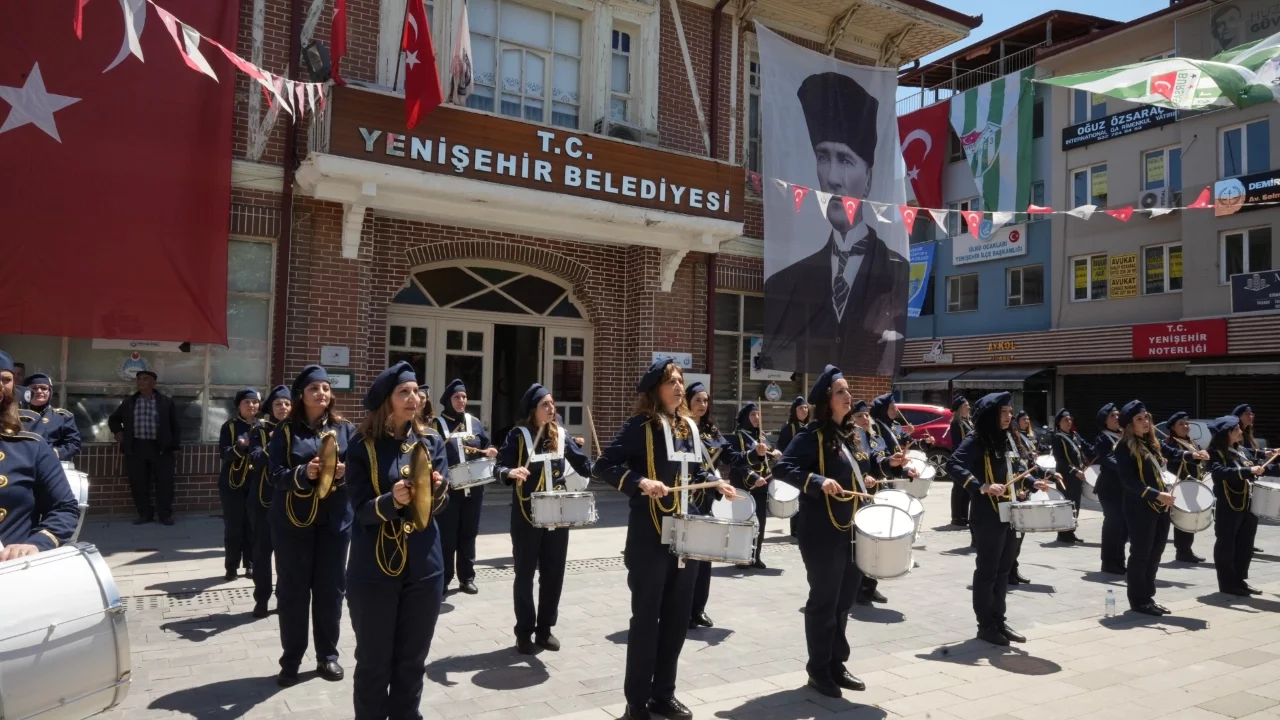 Yenişehir Belediyesi Kadın Bandosu bayram coşkusunu zirveye taşıdı