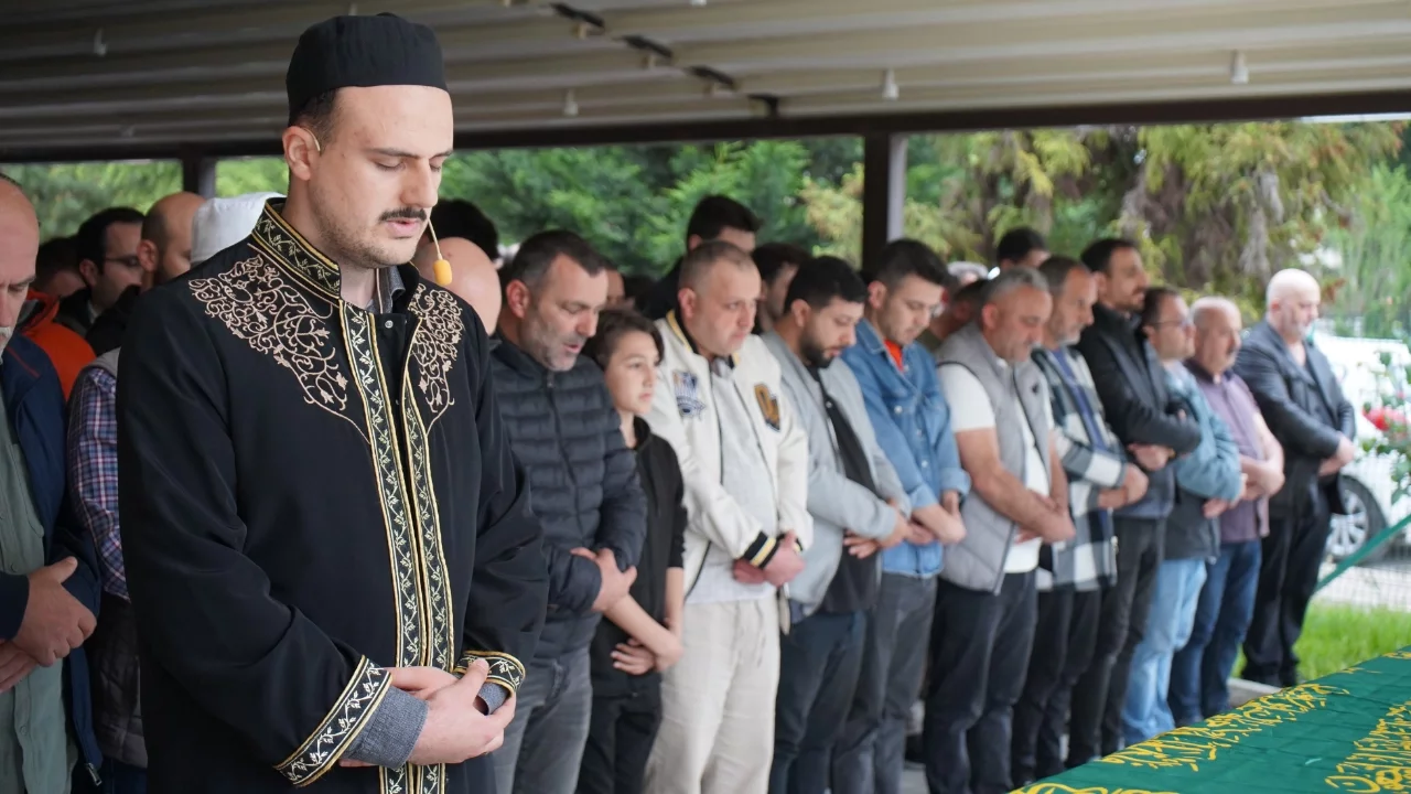 Kayseri'deki kazada hayatını kaybeden intern doktor Sakarya'da defnedildi