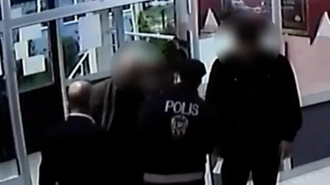 Özel düzenekle ehliyet sınavıra girmeye hazırlanan 2 şahıs yakalandı