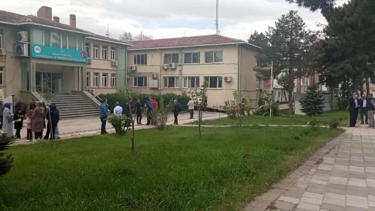 5.6'lık depremin ardından Malatya'da okullar tatil ilan edildi