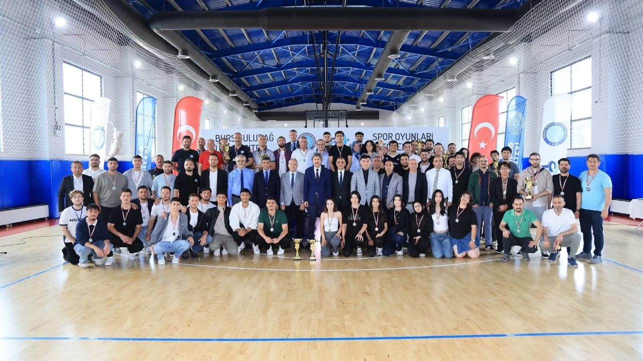 Bursa Uludağ Üniversitesi Spor Oyunları'nda şampiyonlar kürsüye çıktı