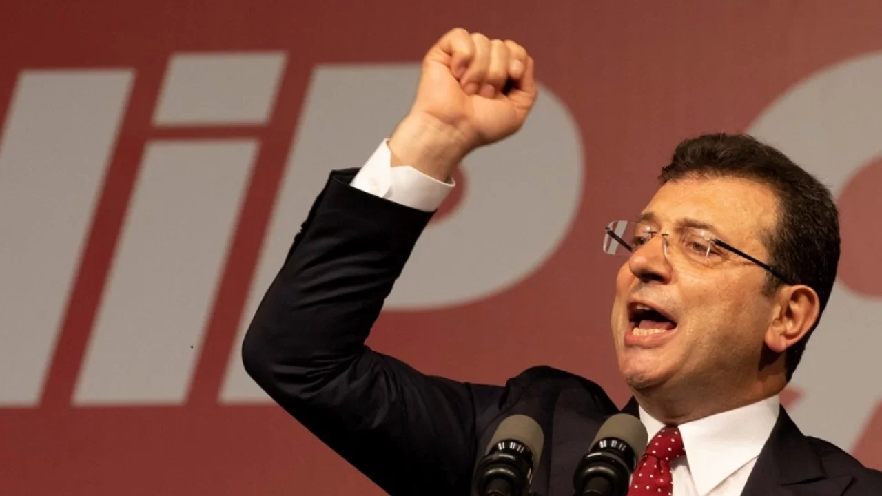 Ekrem İmamoğlu'ndan Erdoğan'a: Milletin iradesinden ve sandıktan korkuyor, demokrasiden kaçıyor!