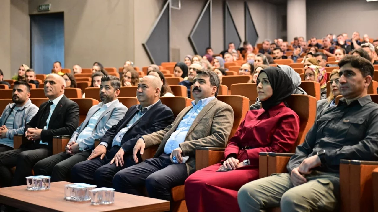 Yıldırım'da belediye personeline yapay zeka eğitimi veriliyor