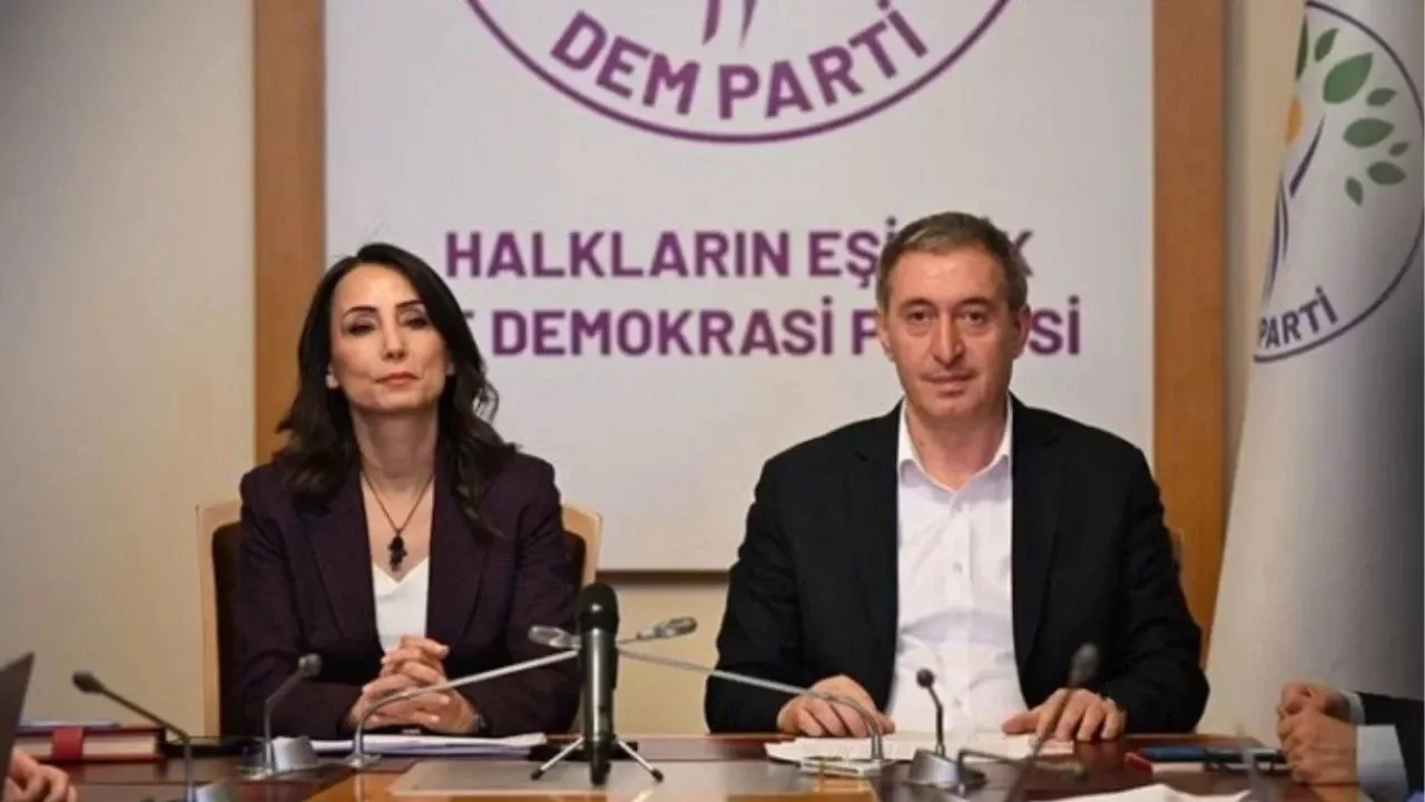 DEM Parti Eş Genel Başkanlarından Özgür Özel'e telefon