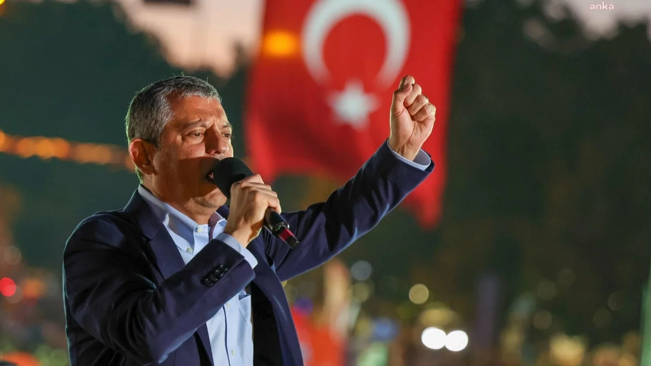 5 saatlik olağanüstü MYK toplantısı sonrası Özgür Özel açıklama yapıyor