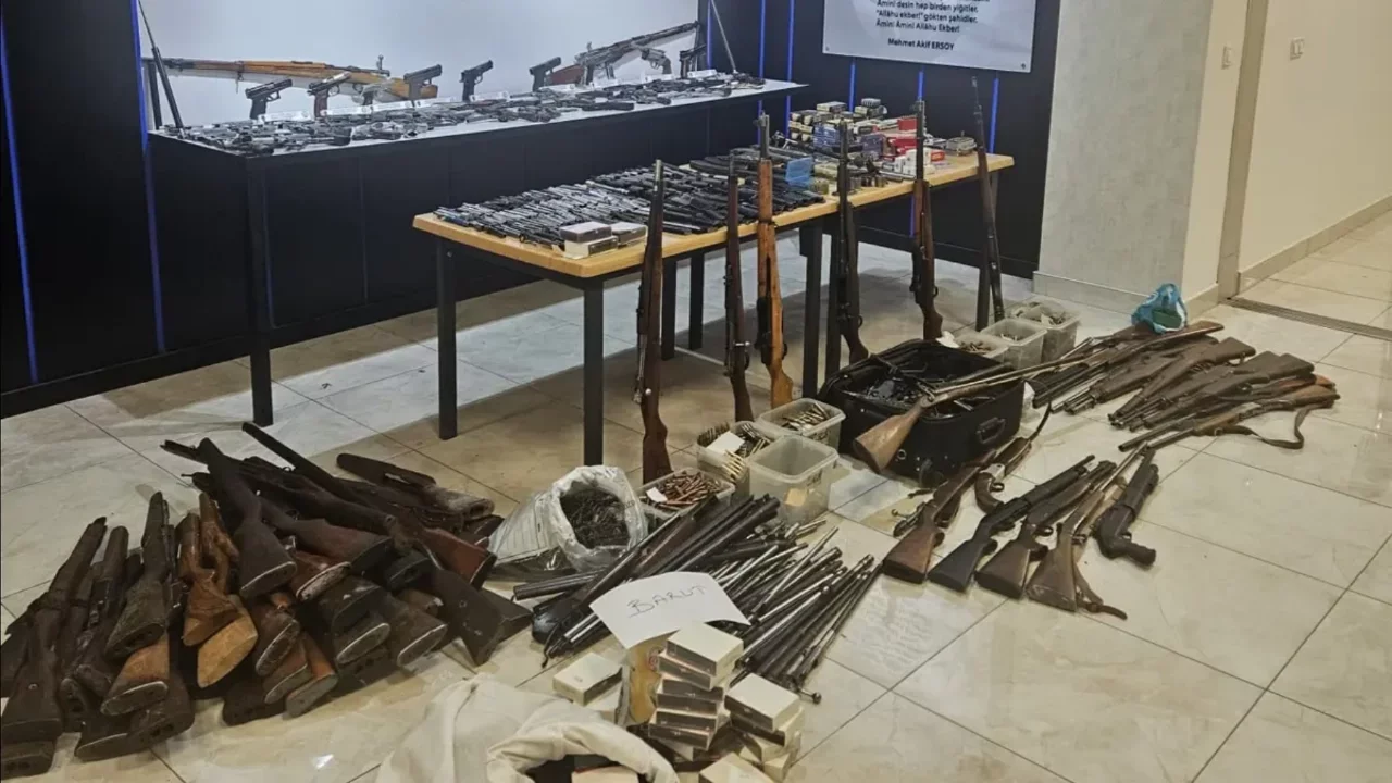 Ankara'da bir evden cephanelik çıktı