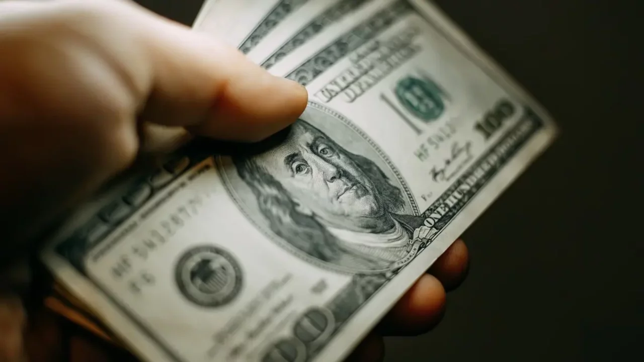 Dolar güne rekor kırarak başladı