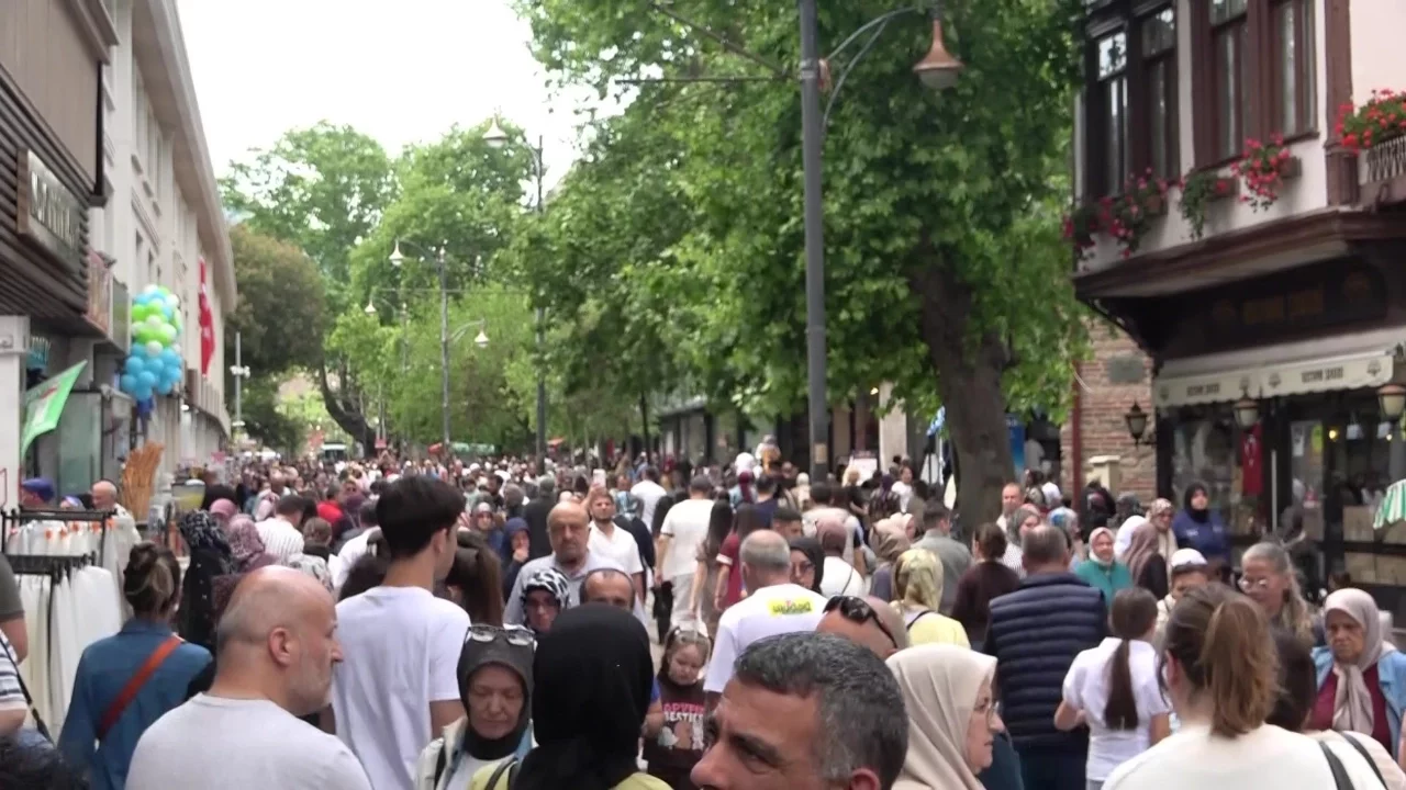 Kurban Bayramı'na sayılı günler kala Bursa çarşısında yoğunluk