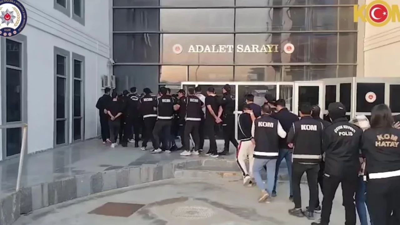 Esnafı haraca bağlayıp, kadınlara zorla fuhuş yaptırdılar