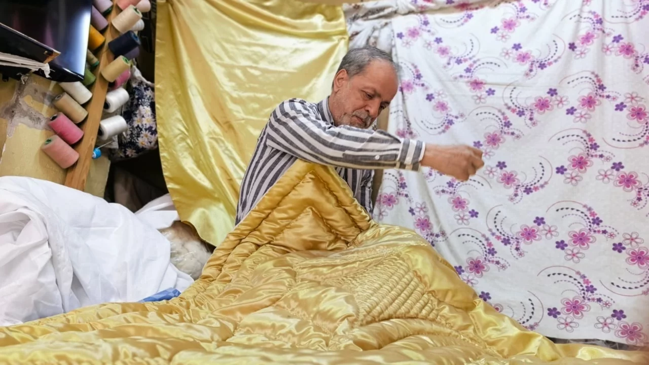 Kraliçe 2. Elizabeth de yorgan yapan İnegöllü usta 60 yıldır mesleğine sıkı sıkı sarılıyor