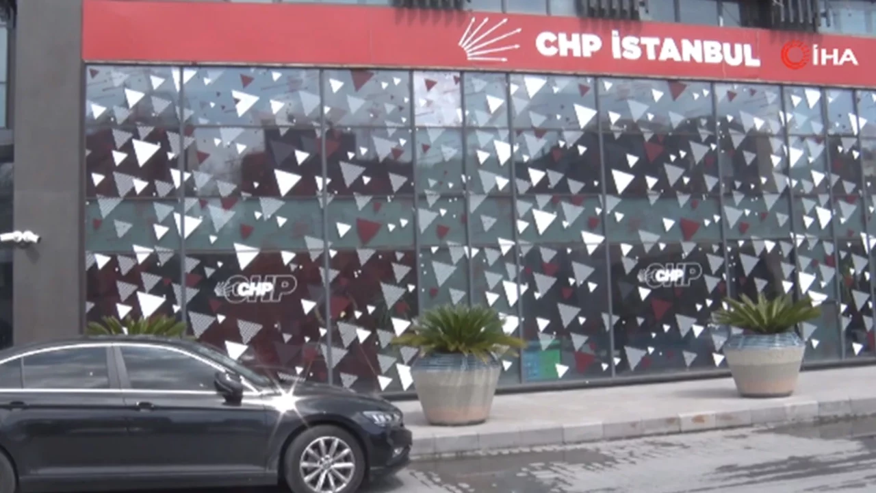 CHP İstanbul İl Başkanlığı'ndan 'mutlak butlan' kararına karşı 39 ilçede eş zamanlı basın açıklaması